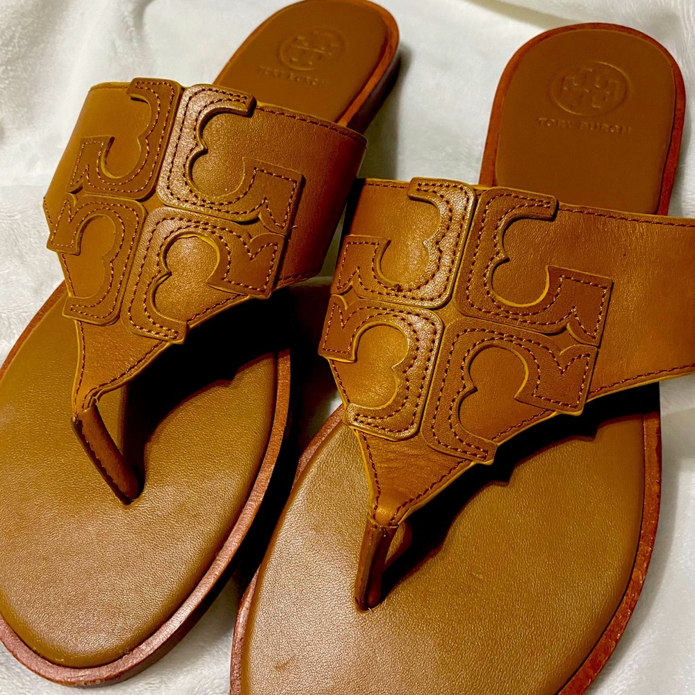 Tory Burch Jamie Logo Flat Thong Sandal.